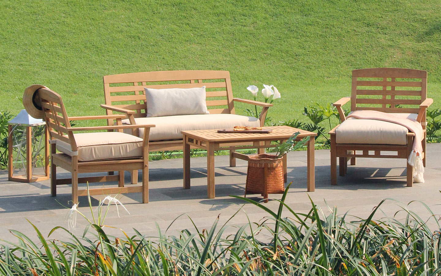 An Insider’s Guide To Choosing The Right Furniture For Your Backyard