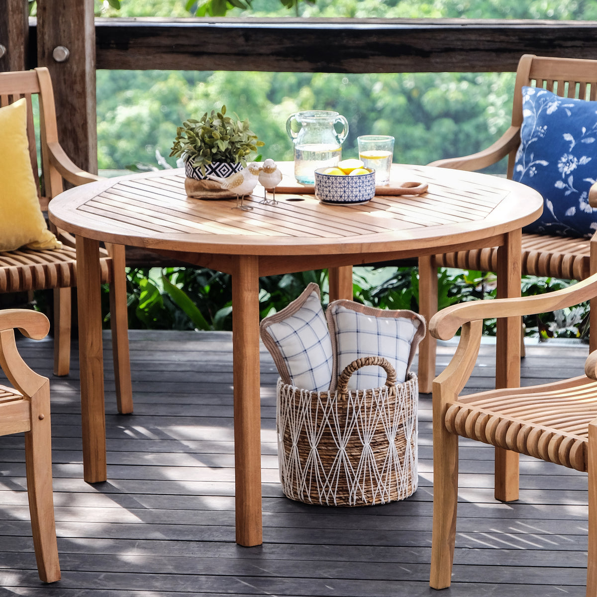 Outdoor circular dining table sale