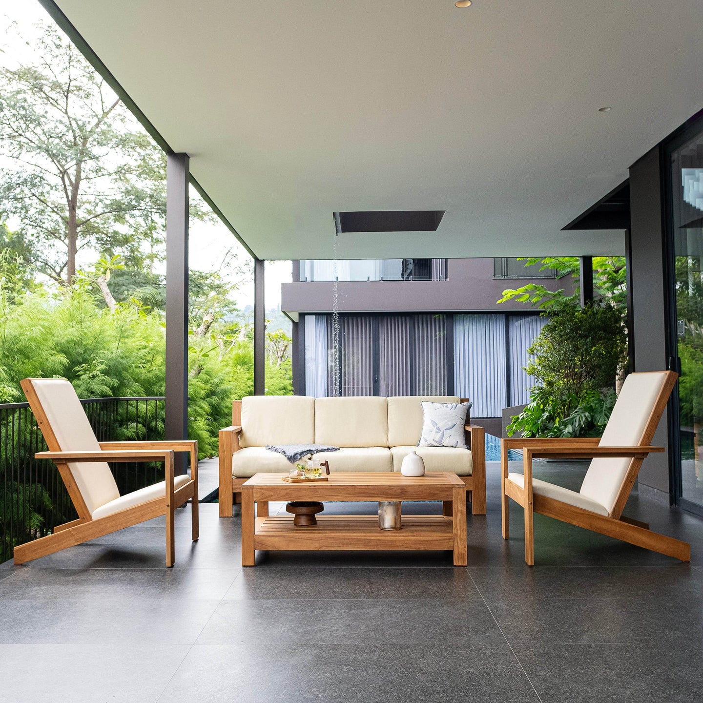 The Sunbrella Fabric Difference: Comfort That Lasts Beyond Seasons