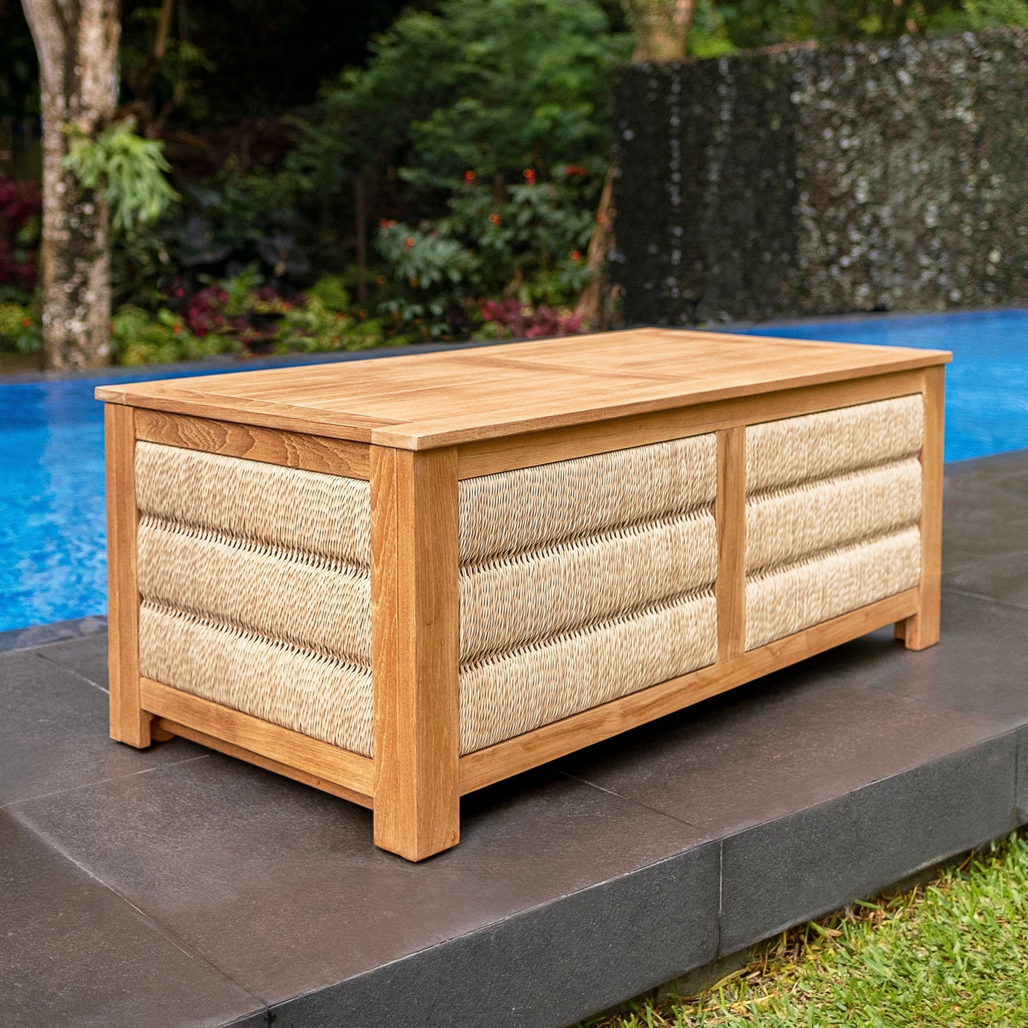 Maximize Your Outdoor Space with the Deck Box: The Perfect Storage Solution