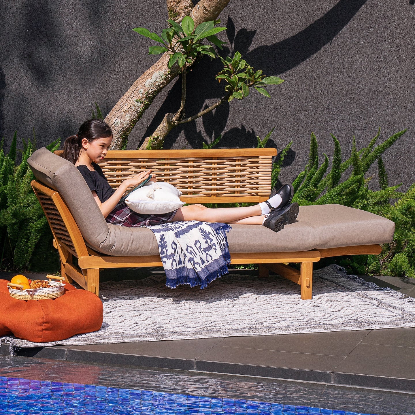 Seasone of Sunshine Awaits: Elevate Your Outdoor Space with Teak Furniture