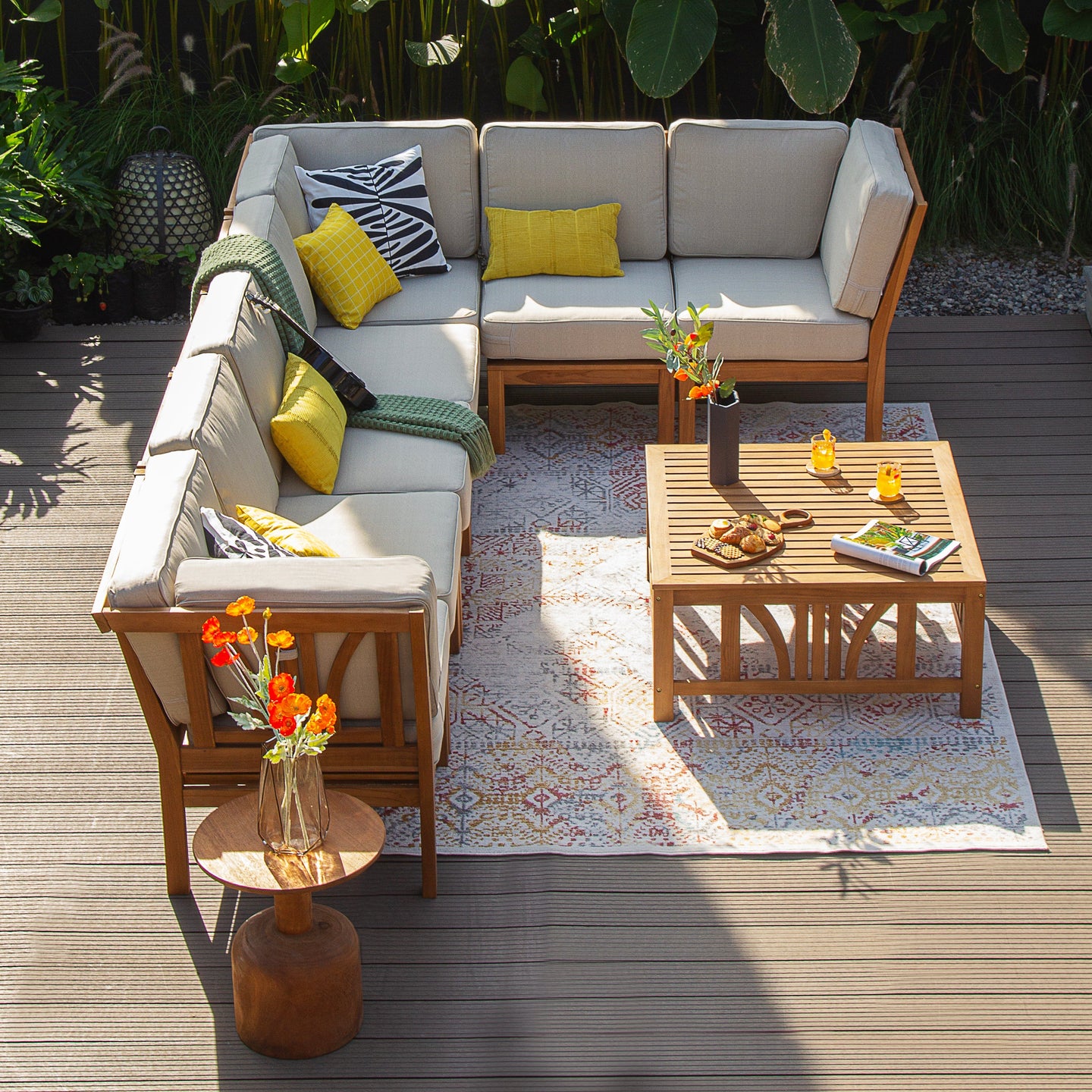 Cambridge Casual’s Modular Teak Sofas: Your Ideal Outdoor Gathering Spot
